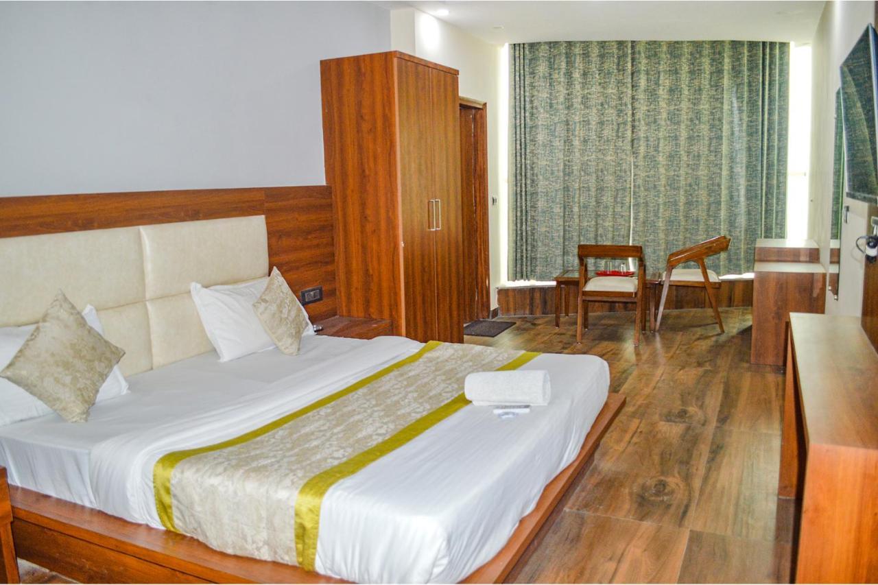Fabhotel The Golf Inn Noida Zewnętrze zdjęcie