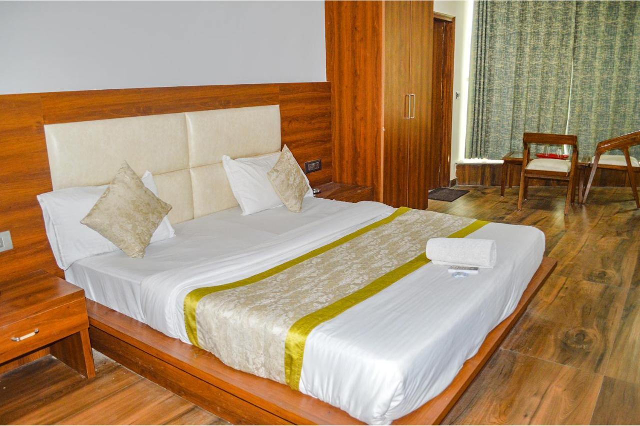 Fabhotel The Golf Inn Noida Zewnętrze zdjęcie